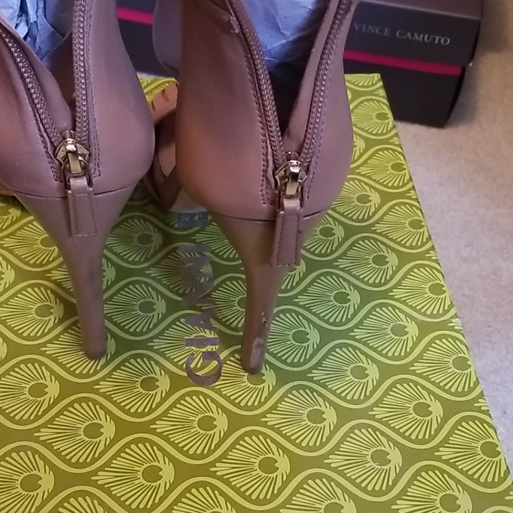 Heels - Picture 3 of 3